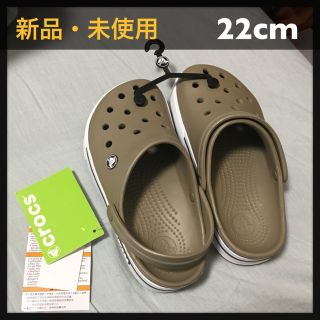 クロックス(crocs)の最終値下げ！【新品未使用】●crocs● サンダル（カーキ）22cm(サンダル)