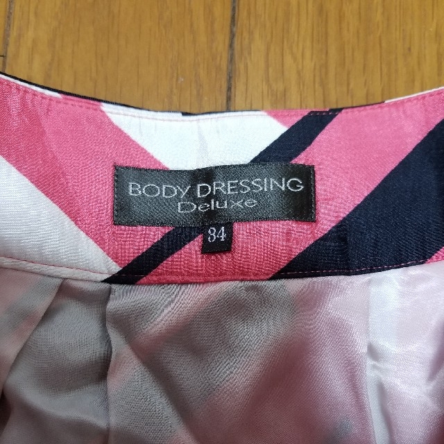 BODY DRESSING Deluxe(ボディドレッシングデラックス)の【まりもっこり様専用】ボディドレッシング　柄フレアスカート　ピンク系  34 レディースのスカート(ひざ丈スカート)の商品写真