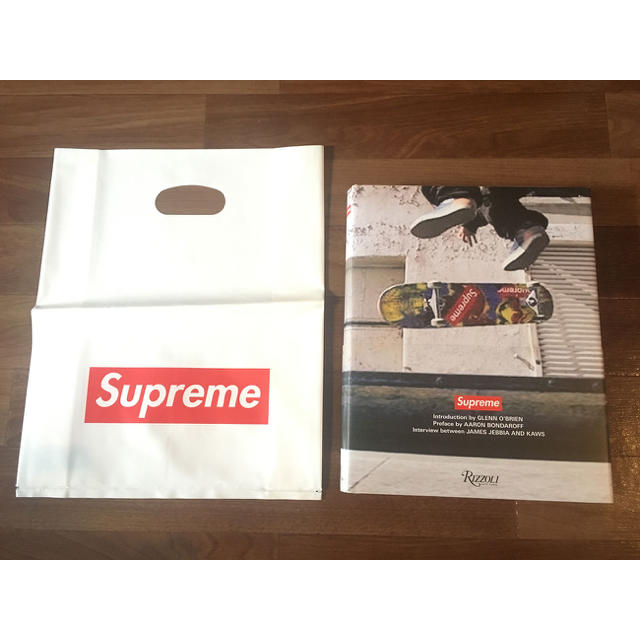 Supreme(シュプリーム)の【$WAG様専用】Supreme写真集 ※ショッパー付き エンタメ/ホビーの本(洋書)の商品写真