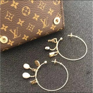 ルイヴィトン(LOUIS VUITTON)のルイ  ヴィトン     18k  パール  ピアス  今日だけセール(ピアス)