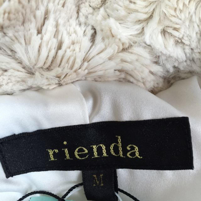 rienda(リエンダ)のriendaウェーブカットショートコート レディースのジャケット/アウター(毛皮/ファーコート)の商品写真