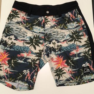 クイックシルバー(QUIKSILVER)の【超美品】QUIKSILVER サーフパンツ 32クイックシルバー 水着 S M(水着)