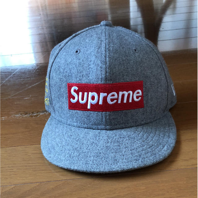 Supreme(シュプリーム)のSupreme new era world famous メンズの帽子(キャップ)の商品写真