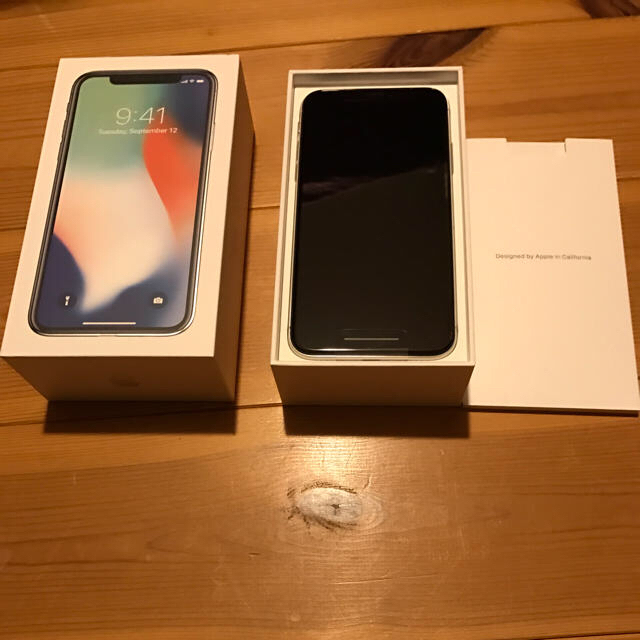 iPhone(アイフォーン)の新品★未使用 iPhoneX 256GB ★simフリー 3台 スマホ/家電/カメラのスマートフォン/携帯電話(スマートフォン本体)の商品写真