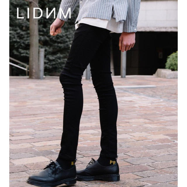 STUDIOUS(ステュディオス)のLiDnM 黒スキニー 27 メンズのパンツ(デニム/ジーンズ)の商品写真