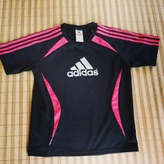 アディダス(adidas)のadidas Tシャツ(Tシャツ(半袖/袖なし))