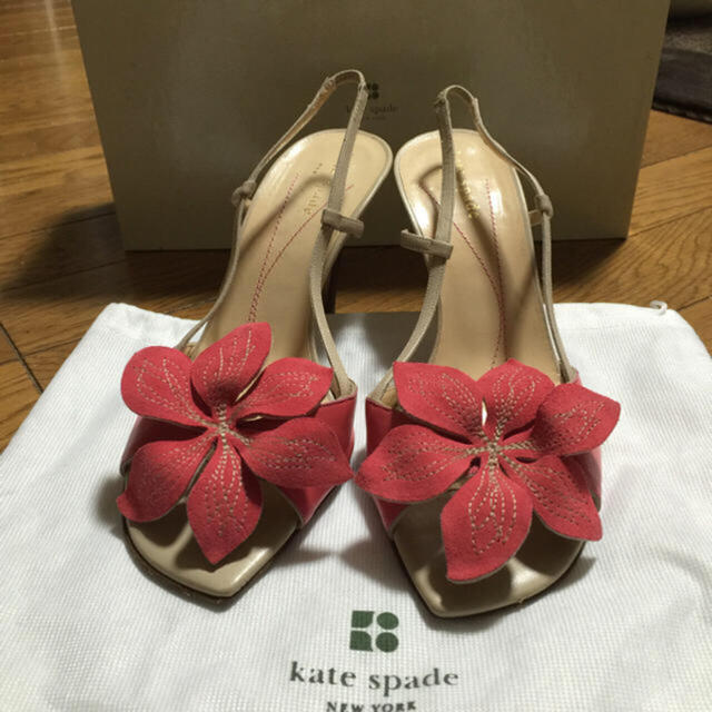 kate spade new york(ケイトスペードニューヨーク)のケイトスペード お花サンダル 普段23㎝の方向き 22.5㎝ レディースの靴/シューズ(サンダル)の商品写真