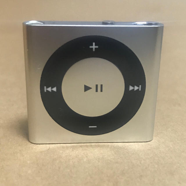 Apple(アップル)のiPod Shuffle 第4世代 シルバー 2GB スマホ/家電/カメラのオーディオ機器(ポータブルプレーヤー)の商品写真