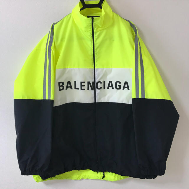 人気メーカー・ブランド BALENCIAGA 入手困難 - Balenciaga トラックスーツ 38 イエロー プリントロゴ ナイロンジャケット