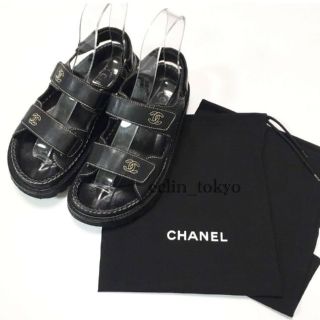 シャネル(CHANEL)のシャネル 大人気 コンフォートサンダル 黒 レザー ココマーク E595(サンダル)