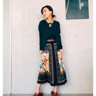 アメリヴィンテージ(Ameri VINTAGE)のAmeri/SCARF MOTIF PLEATS SKIRT(ひざ丈スカート)