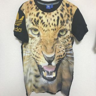 アディダス(adidas)のadidas Tシャツ(Tシャツ/カットソー(半袖/袖なし))