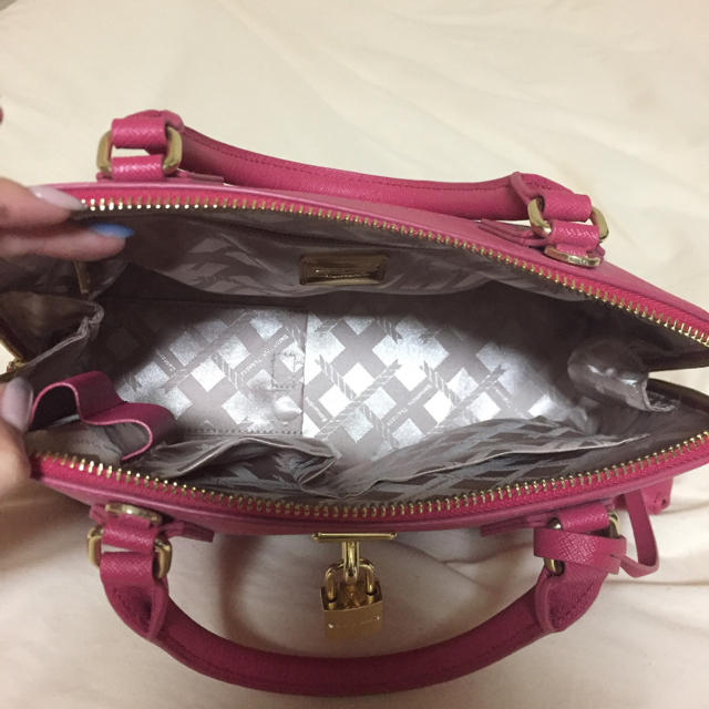 Samantha Thavasa(サマンサタバサ)のサマンサタバサ  レディアゼル バッグ マゼンダ レディースのバッグ(ハンドバッグ)の商品写真