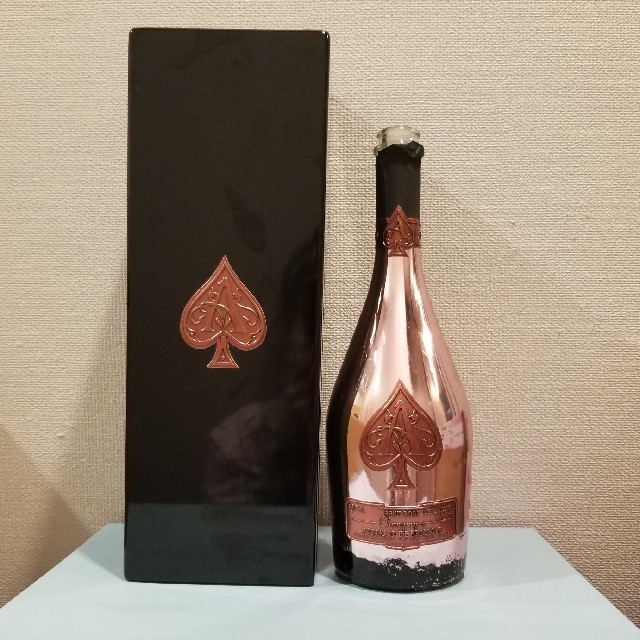 Dom Pérignon(ドンペリニヨン)のv--v!!さん専用！アルマンド、ルミナス合計4本！ 食品/飲料/酒の酒(シャンパン/スパークリングワイン)の商品写真