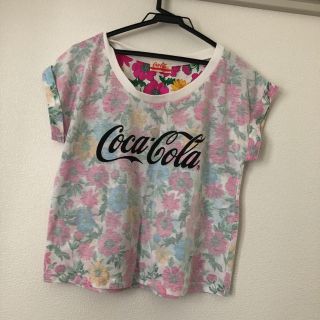 コカ・コーラ　花柄　半袖　Tシャツ(Tシャツ(半袖/袖なし))