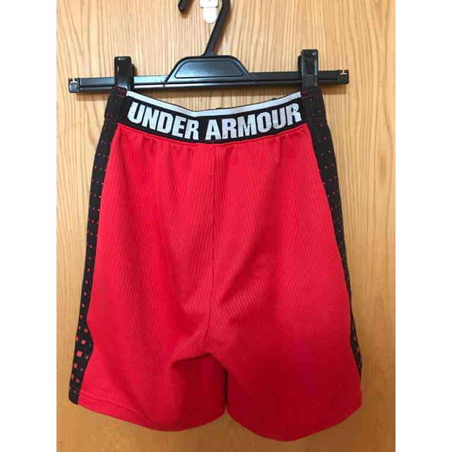 UNDER ARMOUR(アンダーアーマー)のアンダーアーマー ハーフパンツ 140 キッズ/ベビー/マタニティのキッズ服男の子用(90cm~)(パンツ/スパッツ)の商品写真