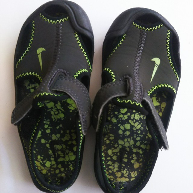 NIKE(ナイキ)の  ナイキ  子供サンダル 13センチ キッズ/ベビー/マタニティのキッズ靴/シューズ(15cm~)(サンダル)の商品写真
