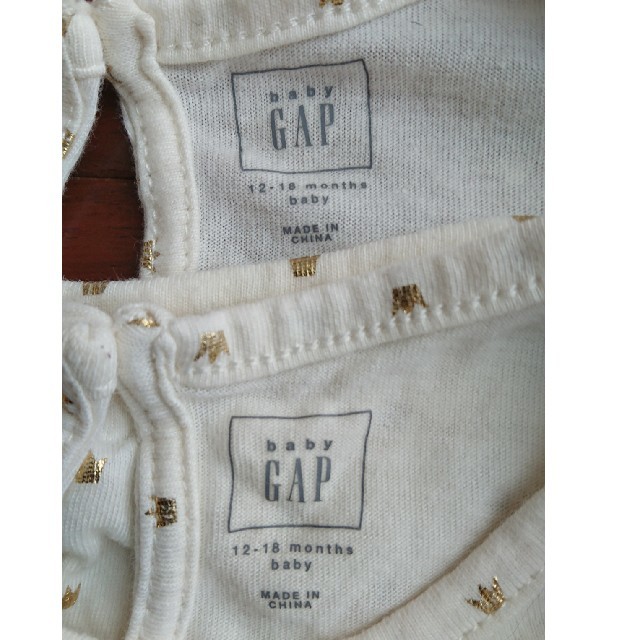 babyGAP(ベビーギャップ)のbabygap 80 ロンパース二枚 双子 キッズ/ベビー/マタニティのベビー服(~85cm)(ロンパース)の商品写真