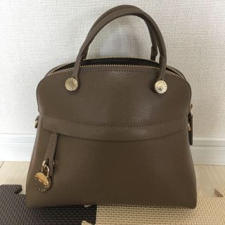 フルラ(Furla)のフルラ ショルダーバック ななめがけ可 パイパーsサイズ ブラウン(ショルダーバッグ)