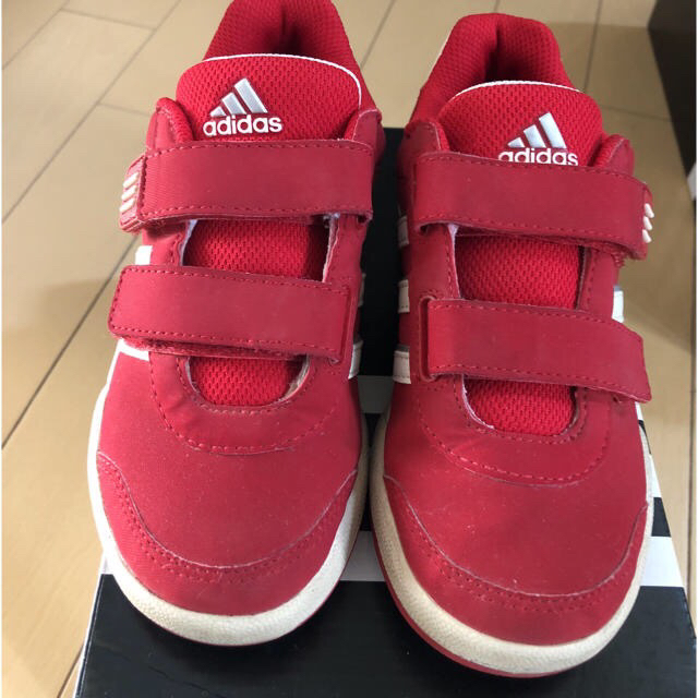 adidas(アディダス)のアディダス スニーカー 18センチ キッズ/ベビー/マタニティのキッズ靴/シューズ(15cm~)(スニーカー)の商品写真