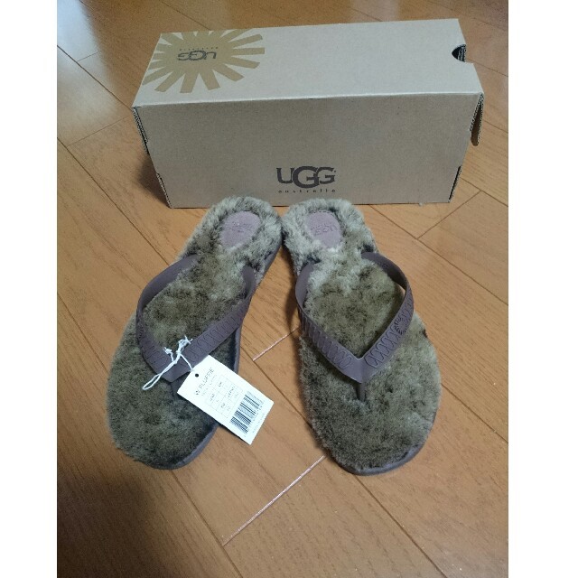 UGG(アグ)のUGG Australia　ビーチサンダル　Fluffie　リゾート　セレブ レディースの靴/シューズ(サンダル)の商品写真