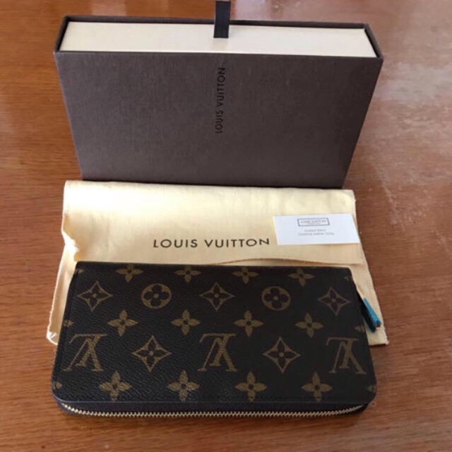 【2022年製 新品】 VUITTON LOUIS - ジッピー・ウォレット VUITTON LOUIS  M41895  新型 財布