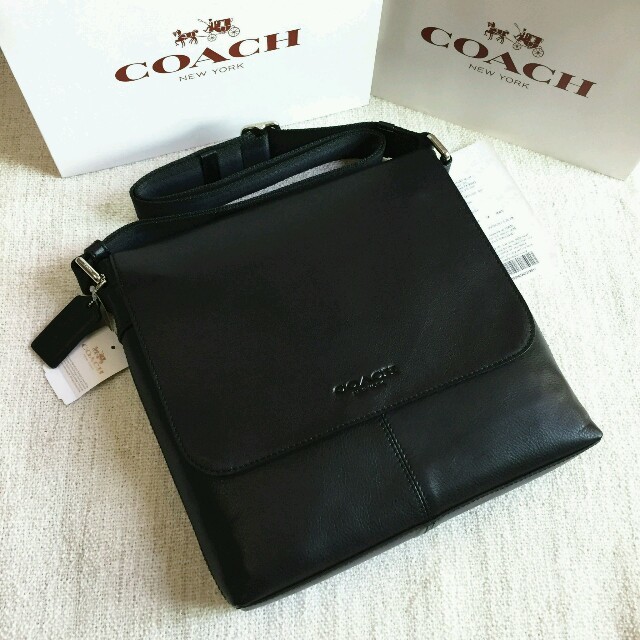 COACH(コーチ)のCOACHコーチ正規品 ショルダーバッグ F71721 ブラック メンズ用バッグ メンズのバッグ(ショルダーバッグ)の商品写真