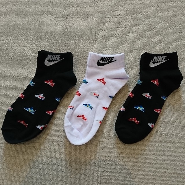 NIKE(ナイキ)の23～25㎝ NIKE靴下  スニーカー柄  🏷️なし レディースのレッグウェア(ソックス)の商品写真