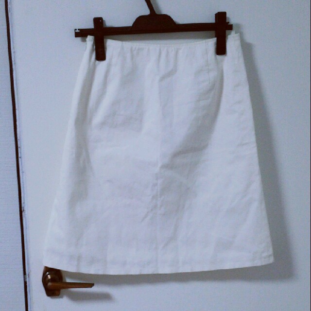 白のスカート　 レディースのスカート(ひざ丈スカート)の商品写真