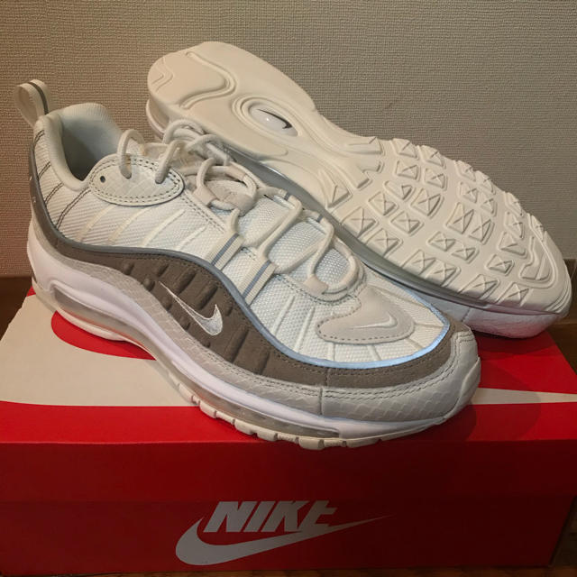 NIKE(ナイキ)の新品タグ付★完売品 NIKE airmax98 SE 28.5cm エアマックス メンズの靴/シューズ(スニーカー)の商品写真