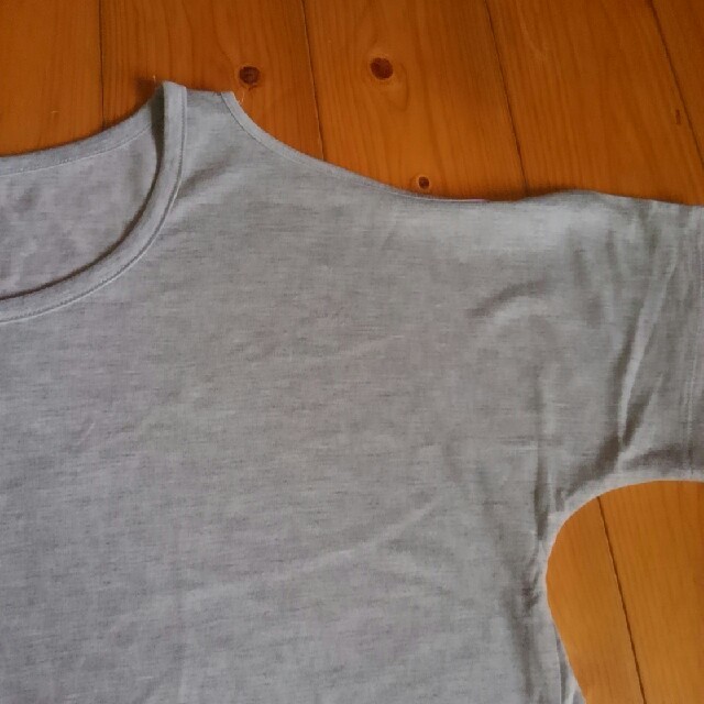 LOWRYS FARM(ローリーズファーム)のﾛｰﾘｰｽﾞﾌｧｰﾑ,,,ｵﾌｼｮﾙ風肩出しＴｼｬﾂM レディースのトップス(Tシャツ(半袖/袖なし))の商品写真