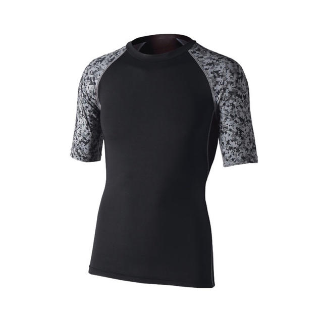 新品 628 冷感消臭パワーストレッチ半袖クルーネックシャツ　ブラック×迷彩  メンズのトップス(シャツ)の商品写真