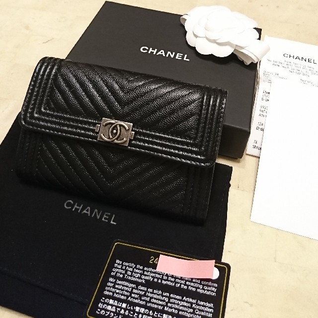 マトラッセ【美品☆29番台】CHANEL  折り財布 ボーイシャネル / キャビアスキン