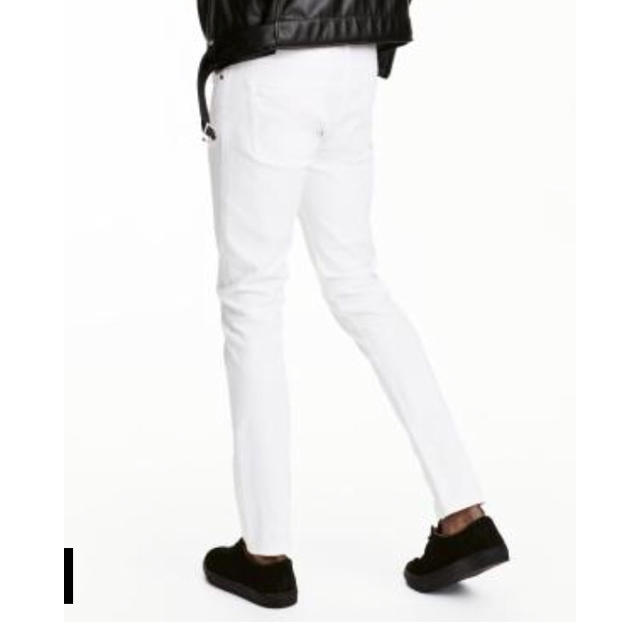 H&M(エイチアンドエム)のスキニーフィットツイルパンツ 新品 ホワイト⭐️ メンズのパンツ(デニム/ジーンズ)の商品写真