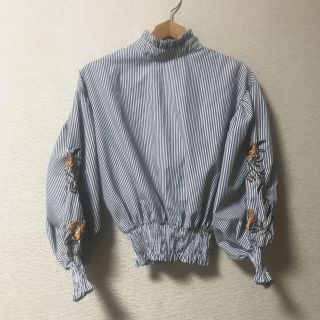 フィフス(fifth)のfifth フリルネックストライプ刺繍ブラウス(シャツ/ブラウス(長袖/七分))