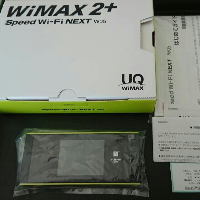 au(エーユー)の最新モデル!【新品未使用】WIMAX W０５ 黒い緑 スマホ/家電/カメラのスマートフォン/携帯電話(スマートフォン本体)の商品写真