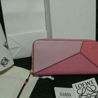 ロエベ(LOEWE)のLOEWE PUZZLEZIP around pink 長財布(財布)