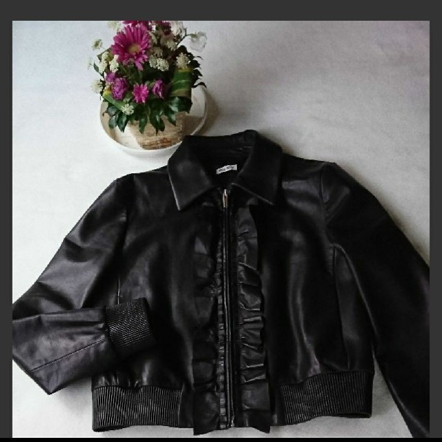 miumiu(ミュウミュウ)のRARA様専用miu miu黒レザーナッパJK レディースのジャケット/アウター(ブルゾン)の商品写真