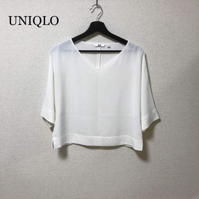 UNIQLO(ユニクロ)のＶネックドレープトップス レディースのトップス(カットソー(半袖/袖なし))の商品写真