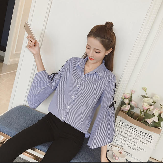 かず様専用♡袖フレア 編み上げ ストライプシャツ 青 レディースのトップス(シャツ/ブラウス(長袖/七分))の商品写真