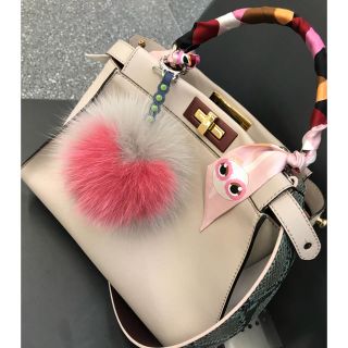 フェンディ(FENDI)のFFENDI ピーカブー ピンクベージュ💕 美品 ラッピー付き(ハンドバッグ)