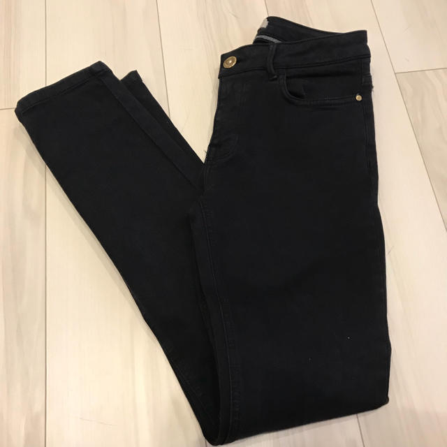 ZARA(ザラ)のzara  basic ブラック スキニーパンツ34 X S 7号 レディースのパンツ(スキニーパンツ)の商品写真