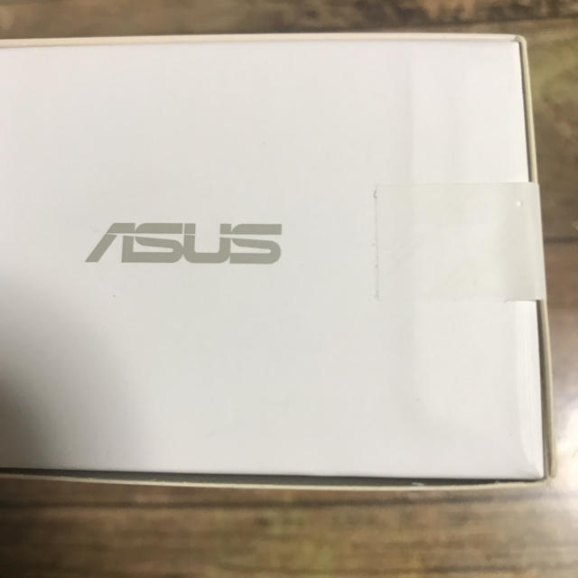 ASUS(エイスース)のZenfone4 Max Pro ゴールド スマホ/家電/カメラのスマートフォン/携帯電話(スマートフォン本体)の商品写真