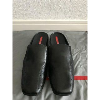 プラダ(PRADA)の●4万プラダスポーツ総レザー革パンチングサンダル黒スリッポン履き心地抜群●展示品(サンダル)