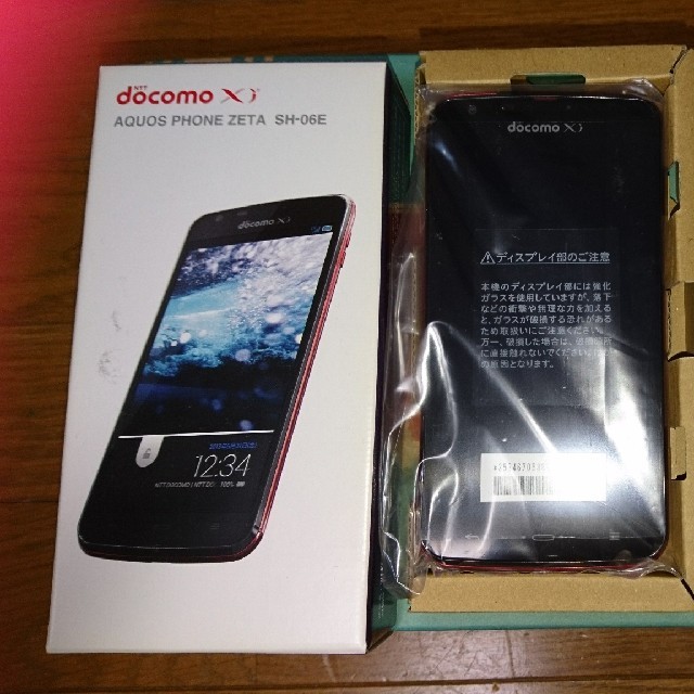 SHARP(シャープ)のAQUOS Phone ZETA SH-06E 赤 スマホ/家電/カメラのスマートフォン/携帯電話(スマートフォン本体)の商品写真