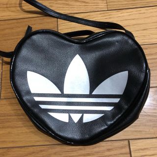 アディダス(adidas)のadidas originals ハート型バッグ(ショルダーバッグ)