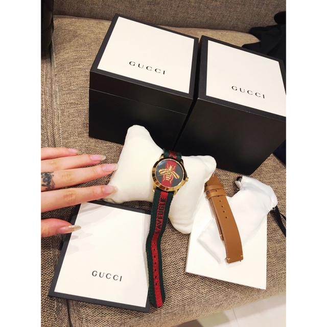 Gucci(グッチ)のグッチ 時計 ミツバチ 〔ル マルシェ デ メルヴェイユ〕ミディアム ウォッチ レディースのファッション小物(腕時計)の商品写真