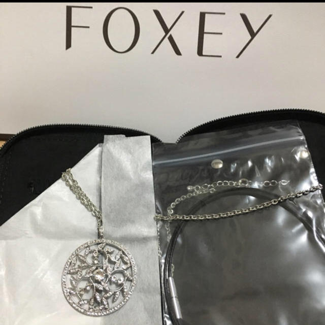 FOXEY(フォクシー)のprice様専用  正規品 フォクシークリア ネックレス レディースのアクセサリー(ネックレス)の商品写真