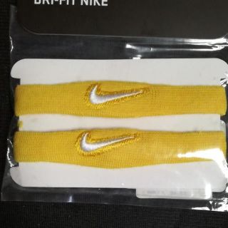 ナイキ(NIKE)の✨1本  新品！ NIKE バイセップバンド  アームバンド！5171(バングル/リストバンド)