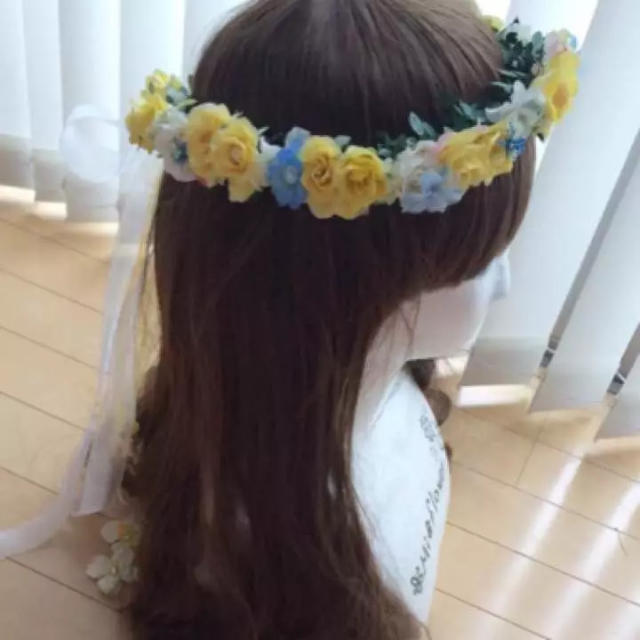 花かんむり♡黄色メイン♡白♡水色♡青 ハンドメイドのアクセサリー(ヘアアクセサリー)の商品写真